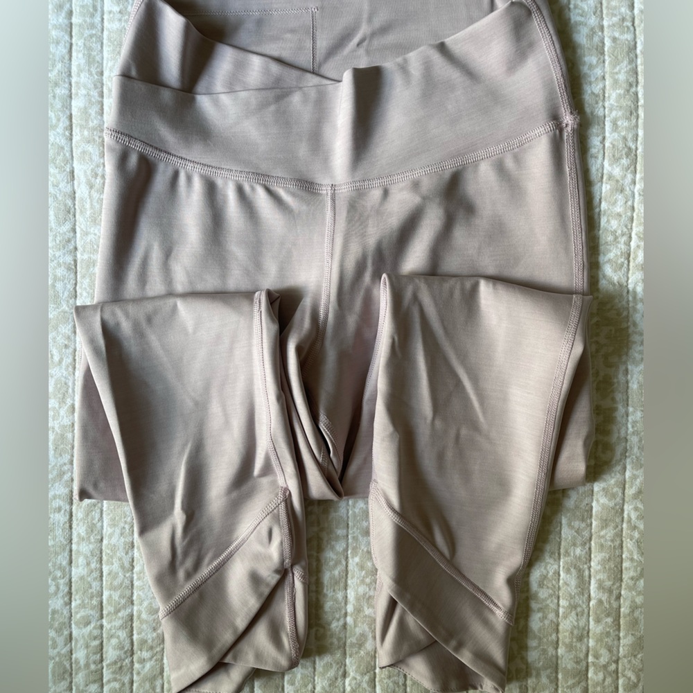 Nike Women's Dusty Rose Leggings (M)